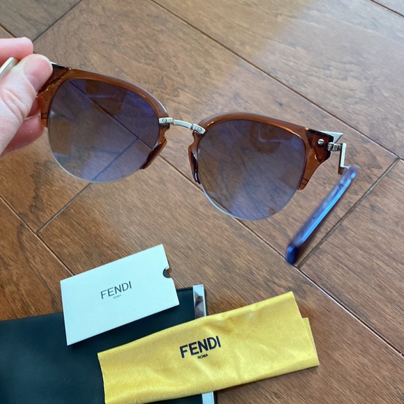 Fendi Iridia Cat-Eye Crystal-Tip Sunglasses. NWT. - Picture 5 of 6